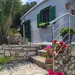 House Jakov Casa de Férias *